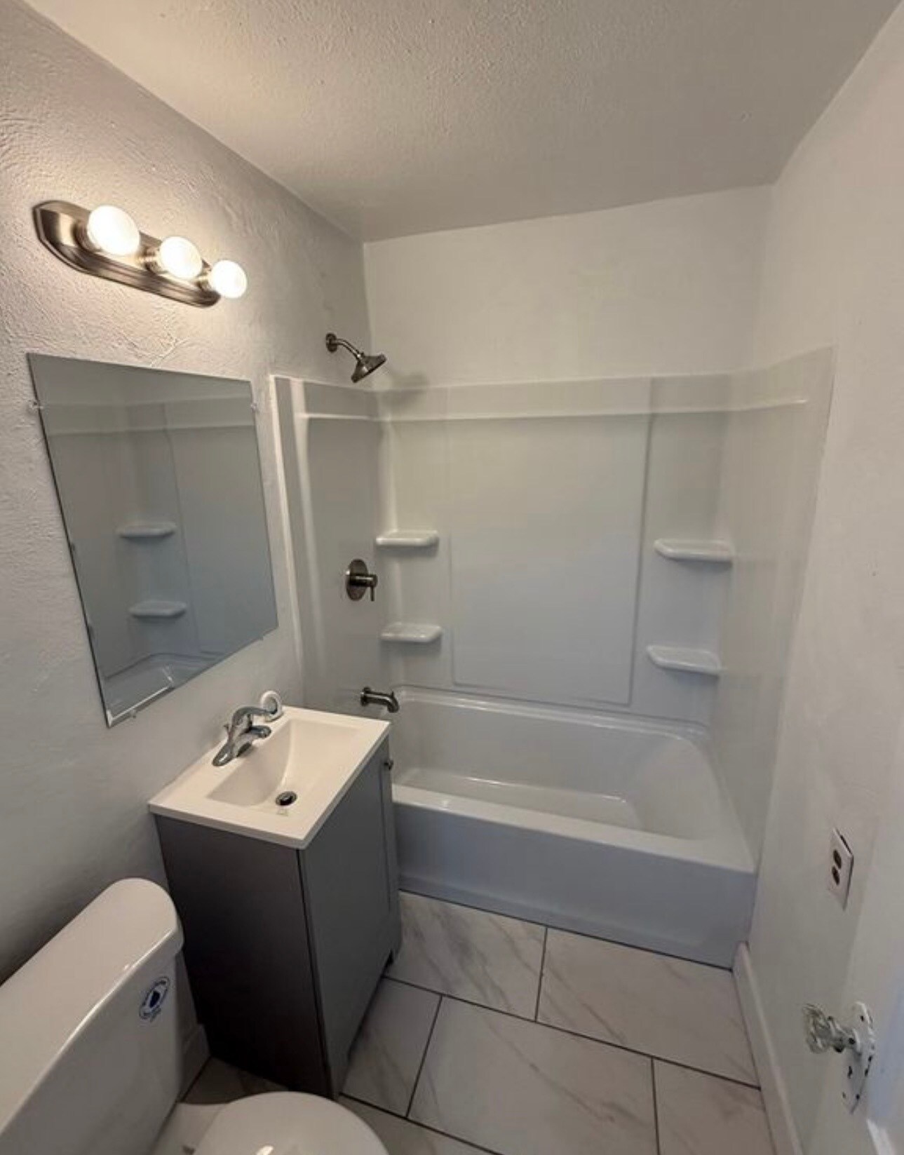 Building Photo - 775 Melrose Ave