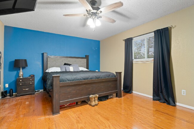 Building Photo - 13737 River Canyon Dr