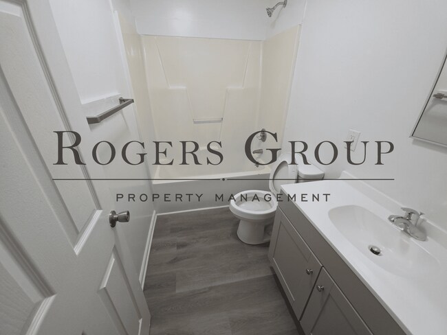 Building Photo - #450 - 208-210 Cooper St Duplex