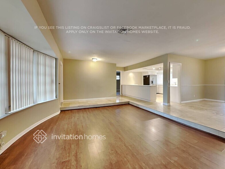 Building Photo - 1124 N 46th Ave