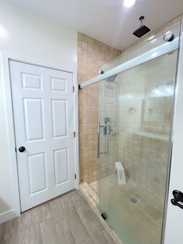 Building Photo - 646-646 W 19th St