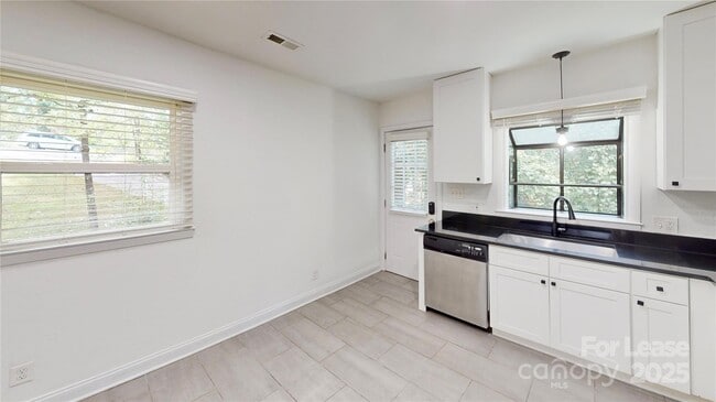 Building Photo - 3414 Bonneville Dr