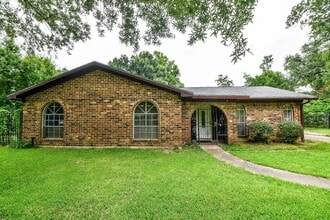 Building Photo - 9037 Crestview Dr