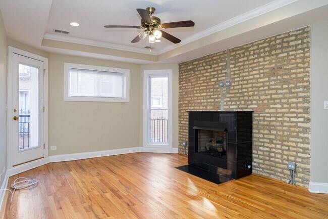 Building Photo - 1642 W Greenleaf Ave