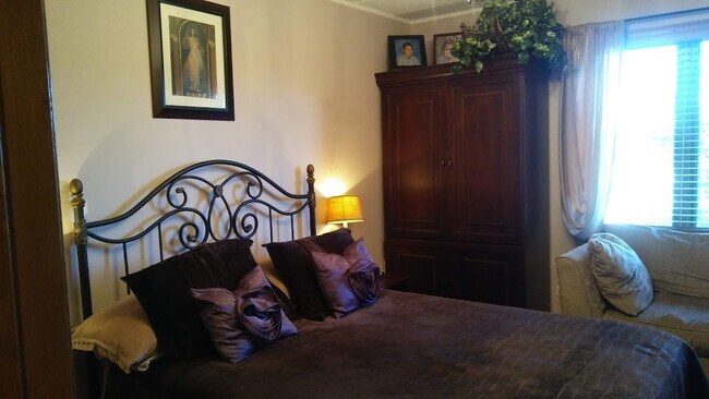 Building Photo - 6400 W Berteau Ave