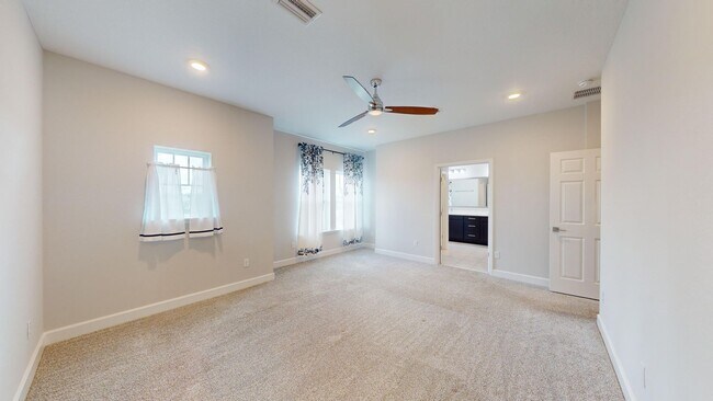 Building Photo - Stunning 3 bedroom home for rent in Shearw...