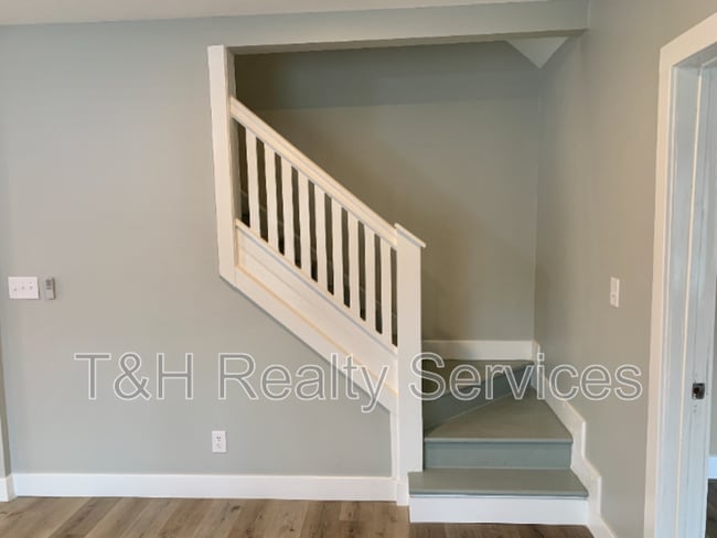 Building Photo - 6155 Broadway St