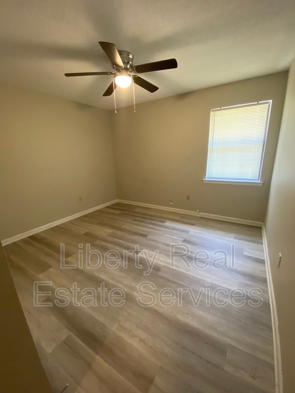 Building Photo - 105 Maid Marian Ct