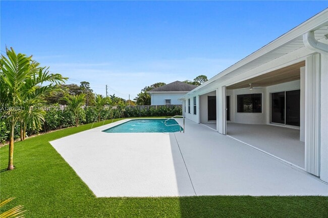 Building Photo - 5923 Loxahatchee Pines Dr
