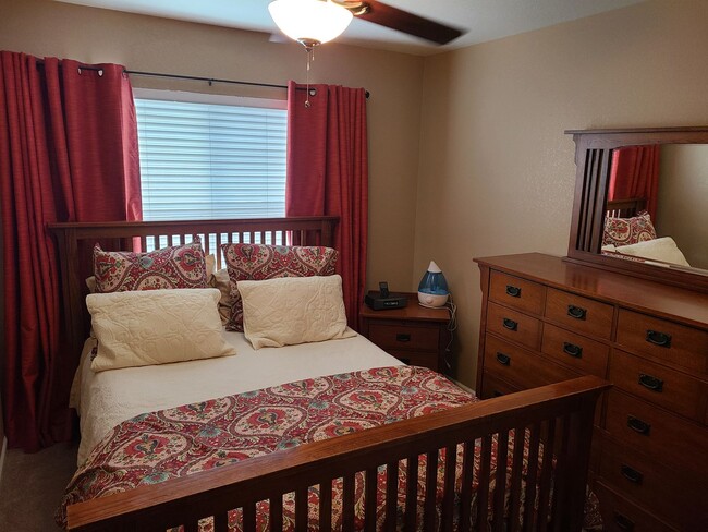 Building Photo - 3 Bedroom Central Park Townhome.