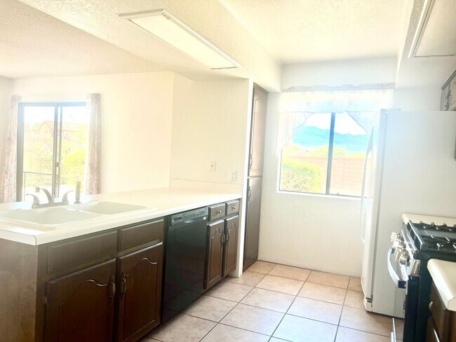 Building Photo - 2340 S Iris Dr