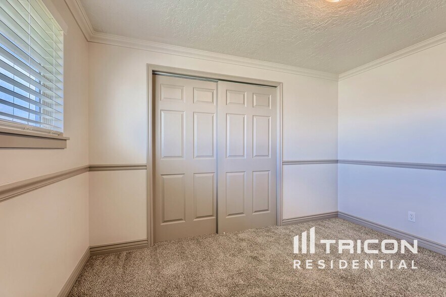 Building Photo - 1370 N 4700 W