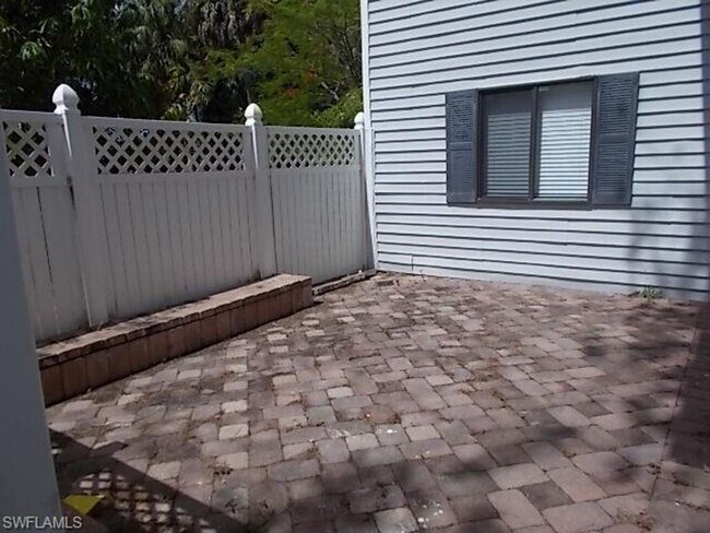 Building Photo - 2/2 Townhome in Fort Myers for Rent