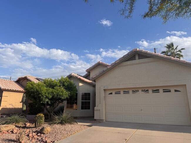 Building Photo - 979 E Brentrup Dr