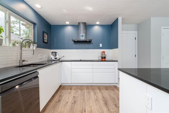 Building Photo - 1550 Wood Lodge Dr