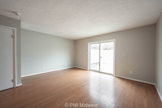 Building Photo - "Charming 2-Bed Haven with 1.5 Baths in Indianapolis – Cozy Living Awaits!"