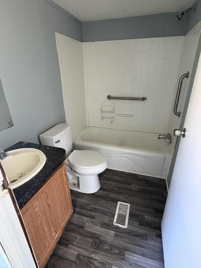 Building Photo - Freshly Renovated 3BR Home on Spacious Lot...