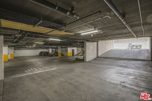 Building Photo - 118 S Kenwood St