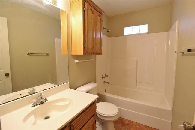 Building Photo - 15 N Edison Ave