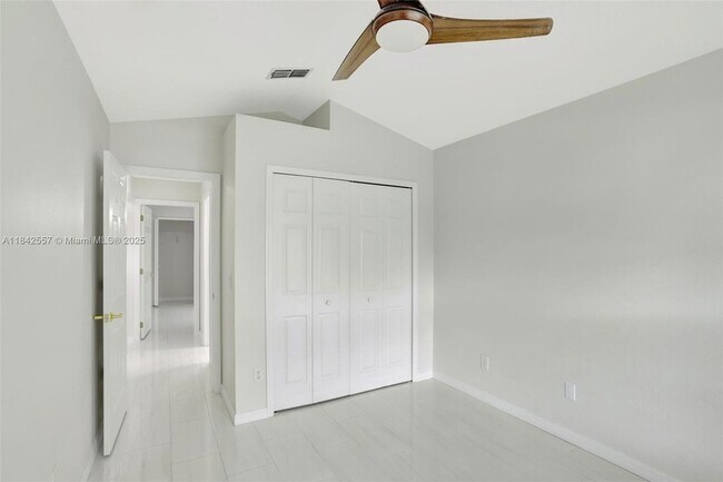 Building Photo - 502 Oxford Dr