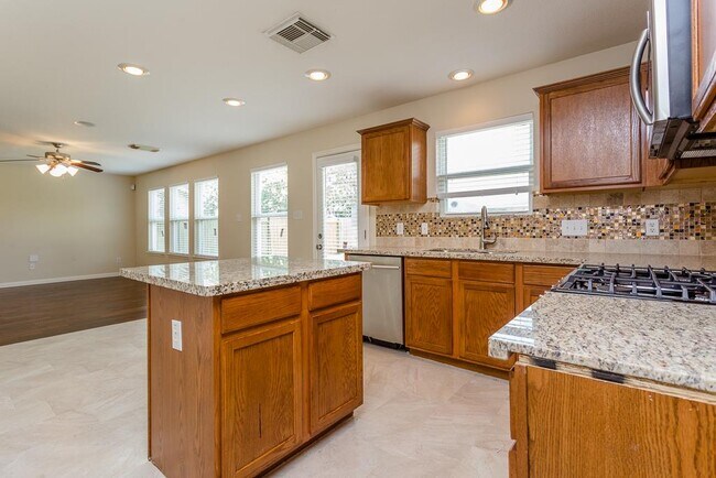 Building Photo - 8438 Resada Park Ln