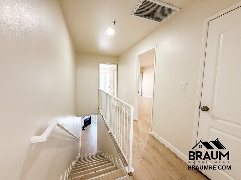 Building Photo - 7323 Winnetka Ave