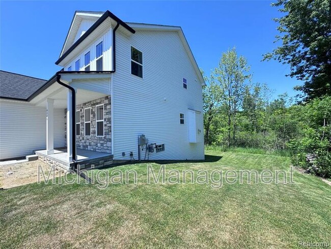 Building Photo - 6149 Woodridge Ln