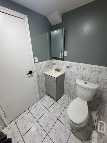 Building Photo - 35 Coit St