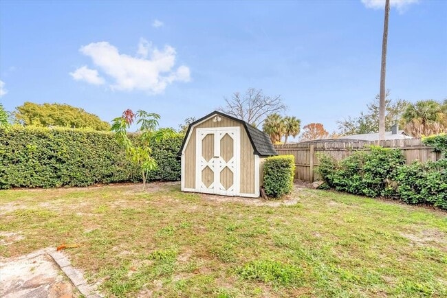 Building Photo - 6419 Hidden Dale Ave