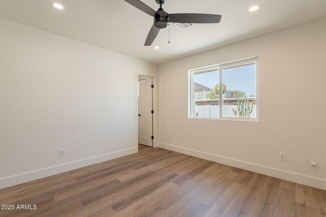 Building Photo - 1530 E Alameda Dr