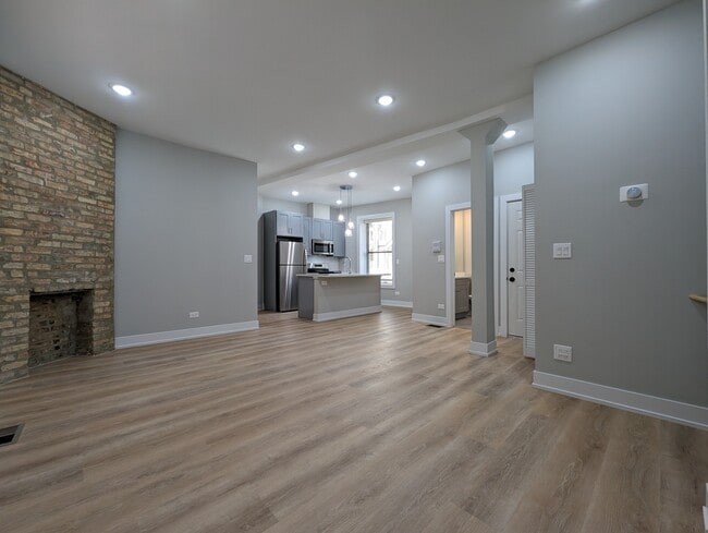 Building Photo - 423 W Belden Ave