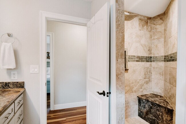 Building Photo - 134 Sinclair St