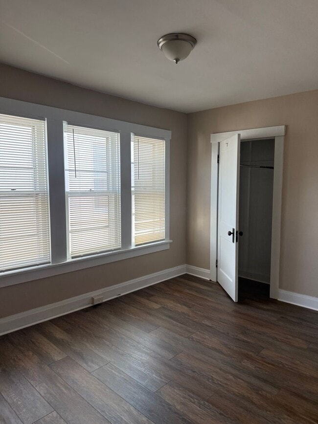 Building Photo - 823 Pine St