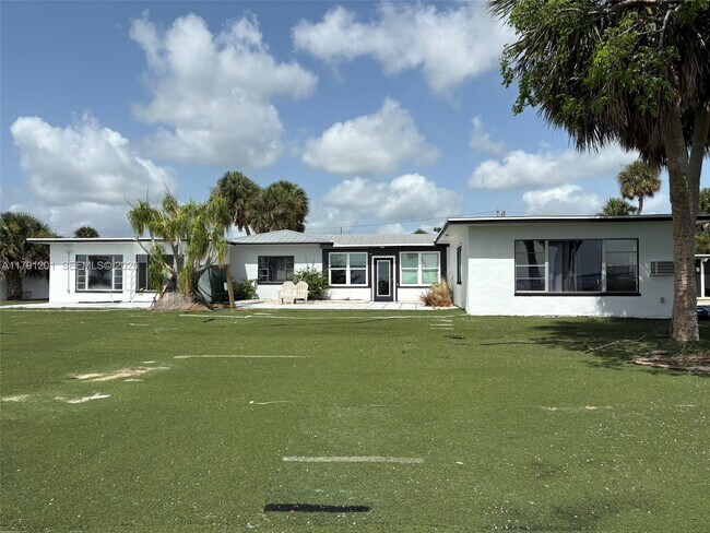 Building Photo - 6003 S Indian River Dr
