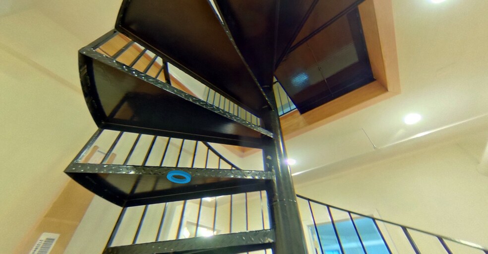 Building Photo - 22 Euston St