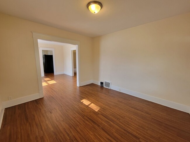 Building Photo - 611 N Frances St