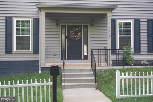 Building Photo - 208 Bryan Ave