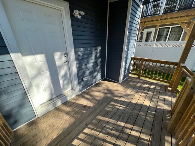 Building Photo - 29 Alpine St