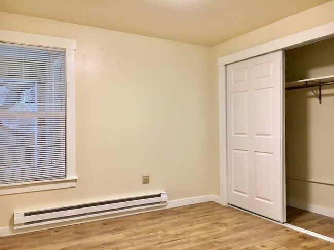 Building Photo - 3441 23rd Ave W