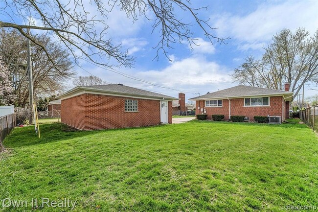 Building Photo - 5972 McMillan St