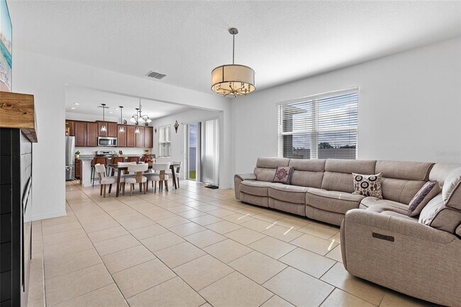 Building Photo - 5640 Camilla St