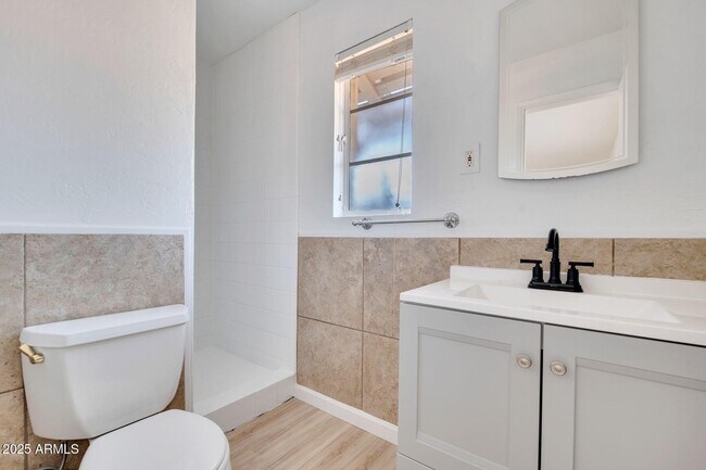 Building Photo - 4521 N 75th Pl