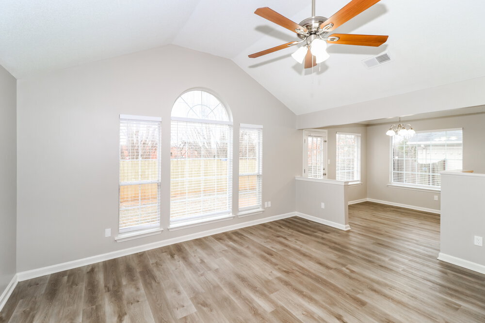 Building Photo - 7086 Lagrange Hill Dr