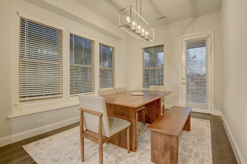 Building Photo - 1913 Cathedral Dr