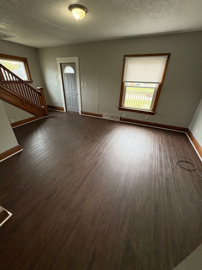 Building Photo - 3 Bedroom 1 Bathroom Single Family Home