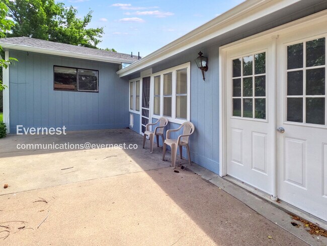 Building Photo - 712 Frontier Ct