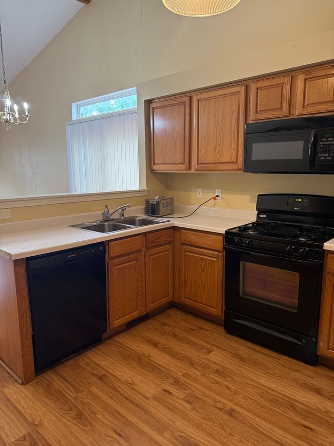 Building Photo - 13964 Danbury Dr