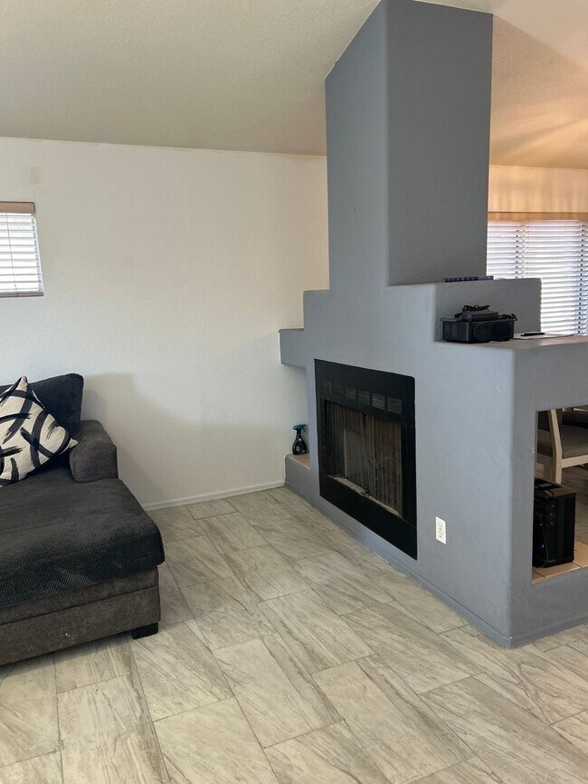 Building Photo - 7277 W Maple Ridge Dr