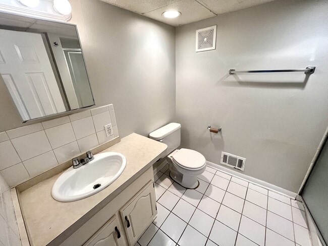 Building Photo - 15511 N Park Ave