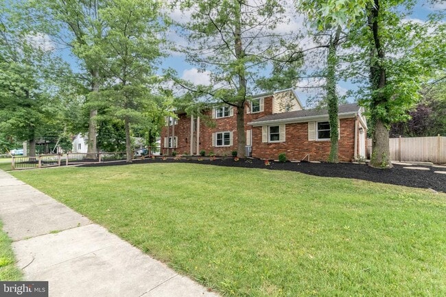 Building Photo - 1800 Lark Ln